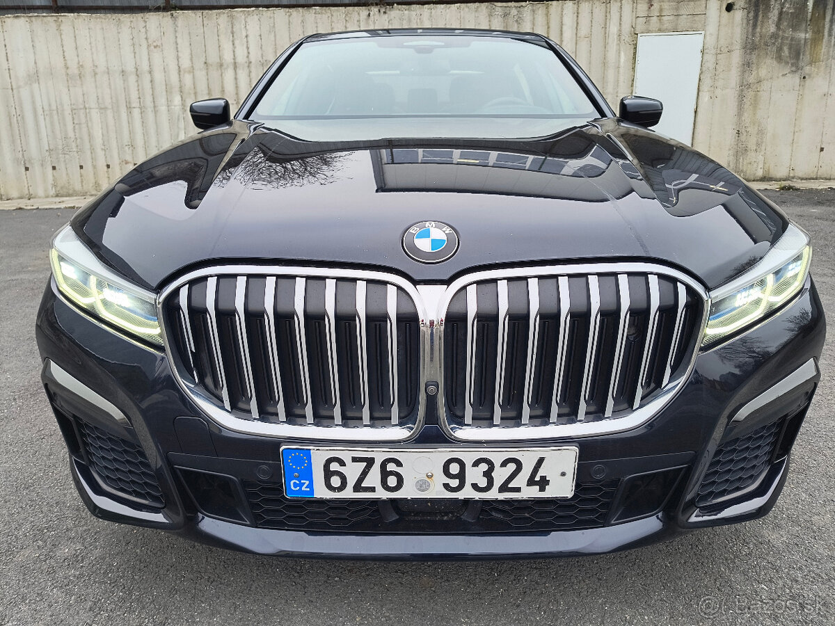 BMW 750 XDL M SPORT/NAT.ZAD.NÁPRAVA/NOVÉ TURBA/HEAD-UP/SOFT