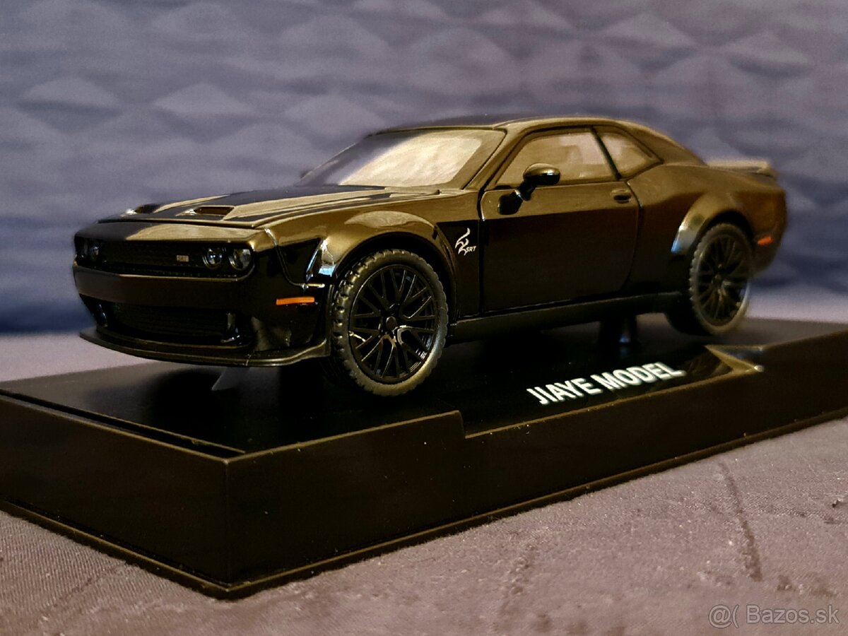 Dodge Challenger Hellcat (1:32)