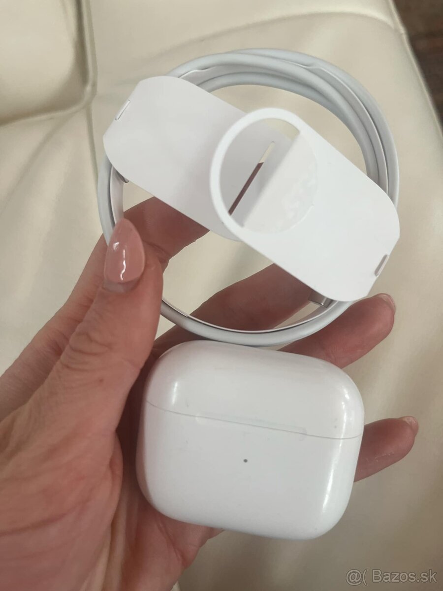 Náhradné púzdro na Airpods (3. generácia) + kábel na nabíjan