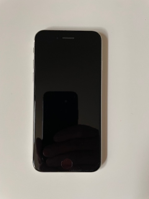 Krásny Iphone SE 2020 64GB batéria 88 percent