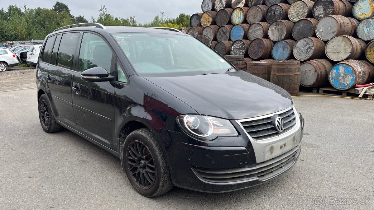 165. VW Touran 2l  BKD,LTG LC9X Na náhradní díly