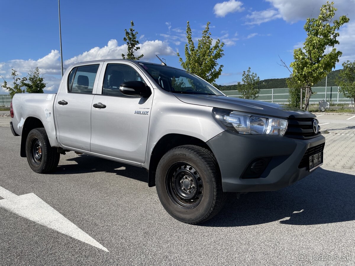 TOYOTA HILUX: na predaj / na splátky