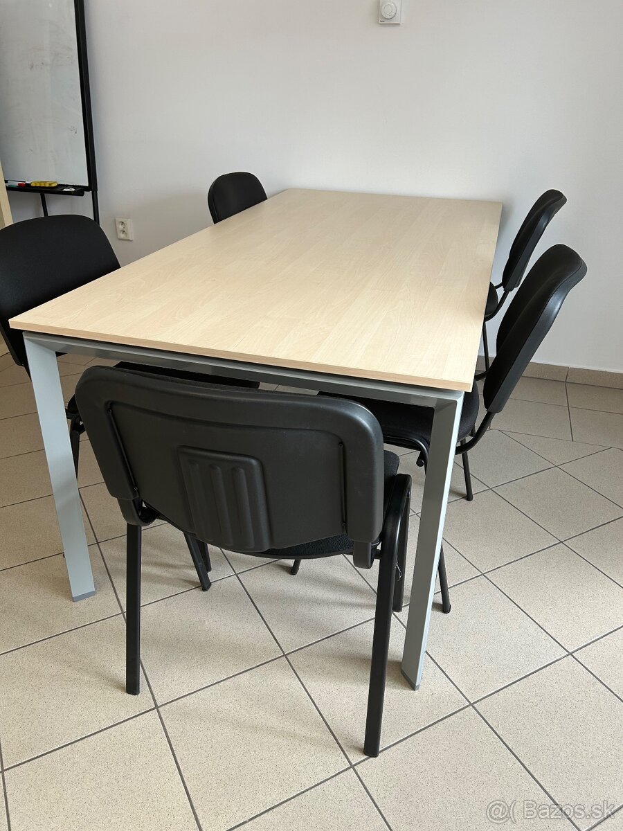 Kancelársky stôl so stoličkami