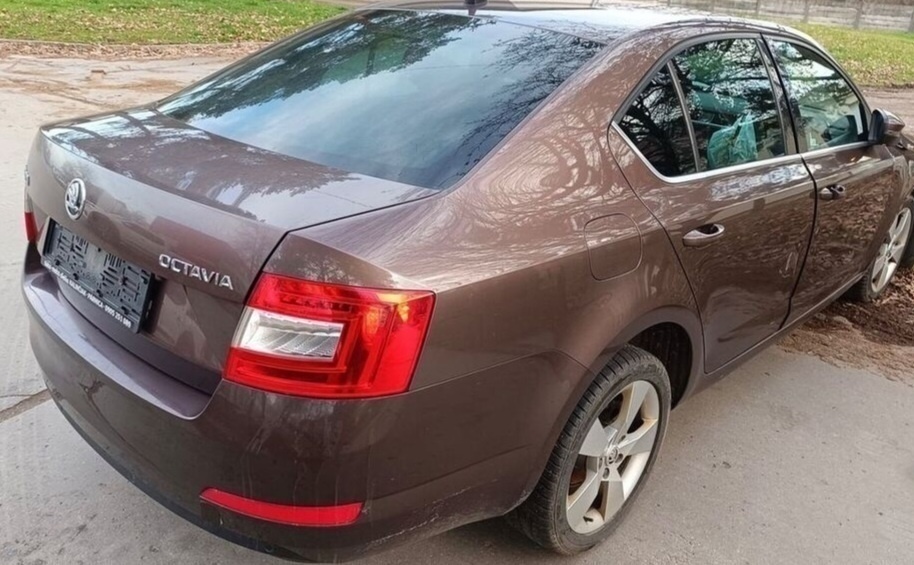 Škoda Octavia III 2.0 TDI 2016 predám DVERE, ZADNY NARAZNIK,