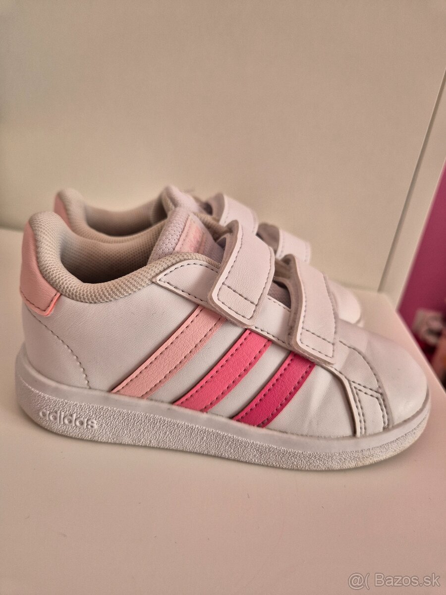 Adidas tenisky 26