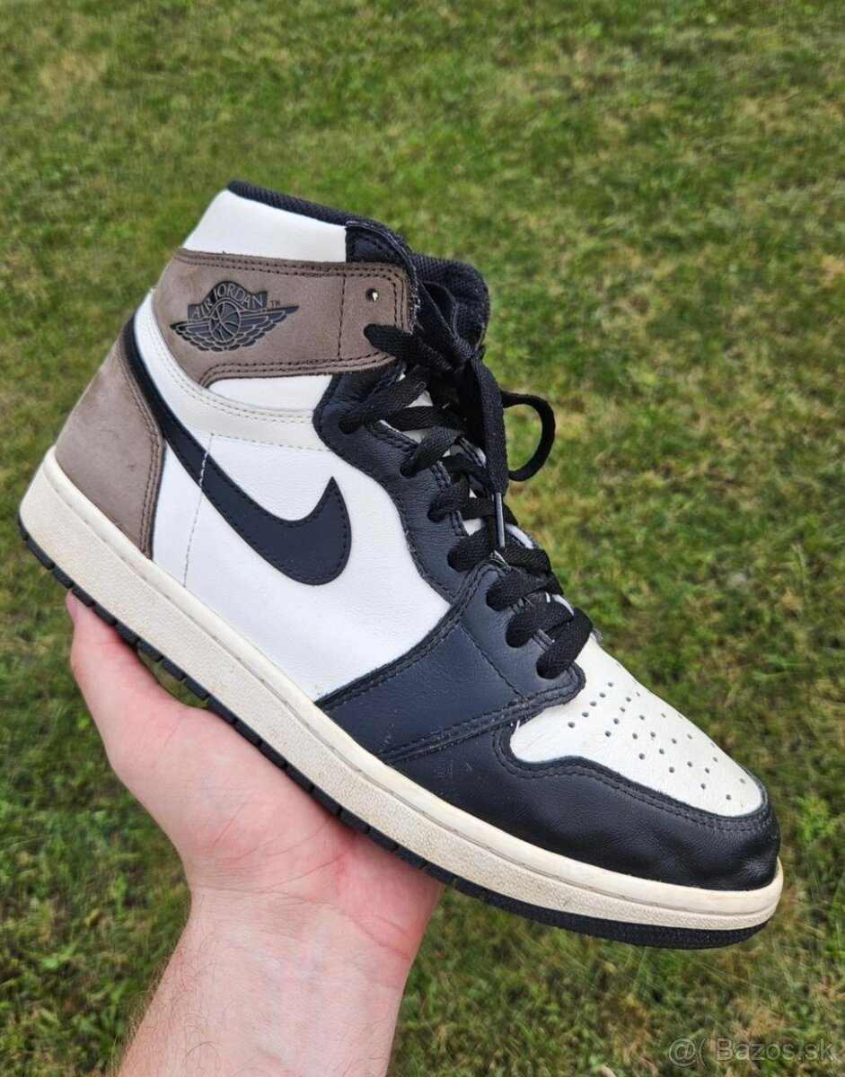 Nike Air Jordan 1 Retro High OG "Dark Mocha"