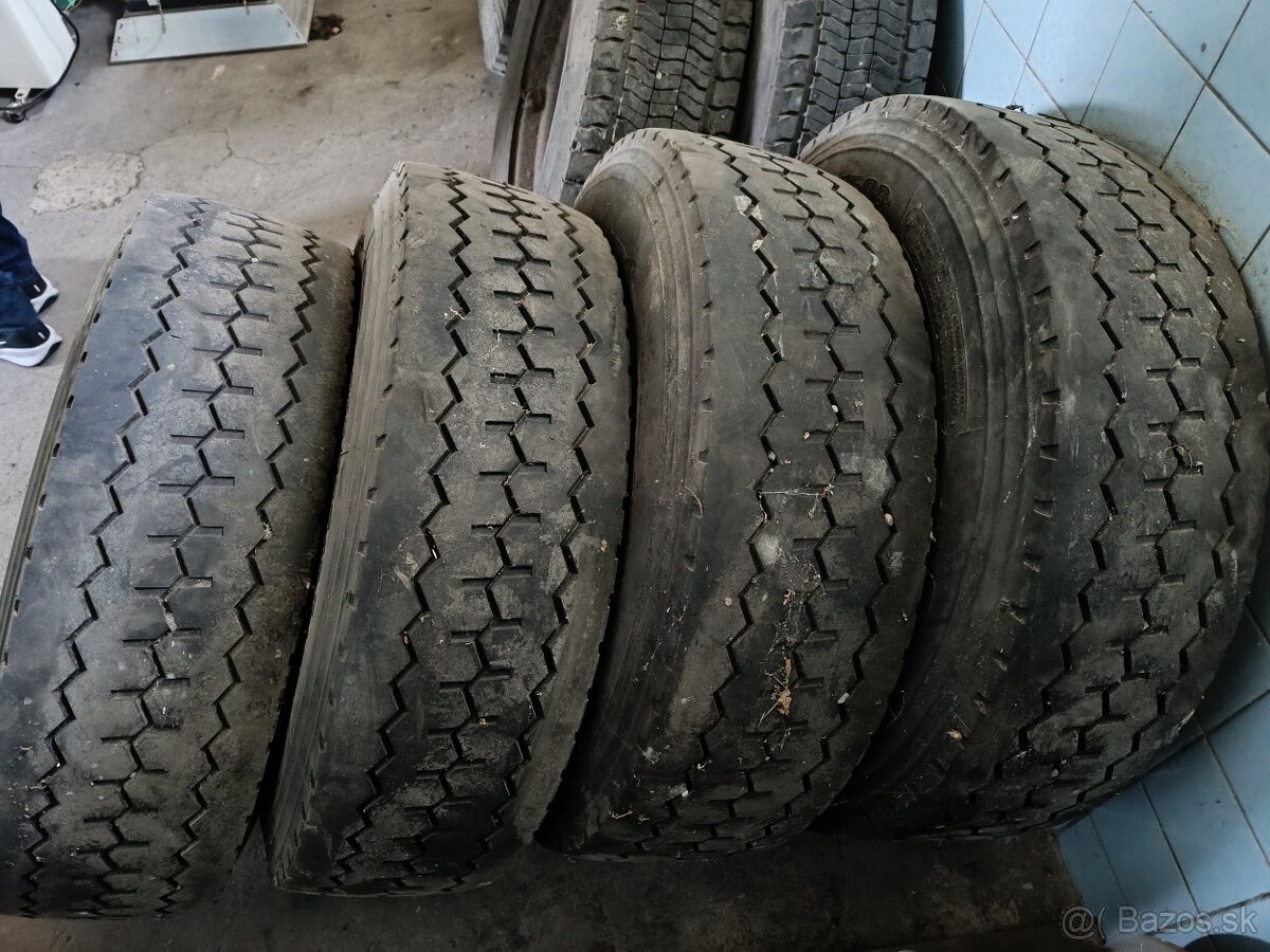 Pneu 285/70 R19,5 zaberové 4 kusy