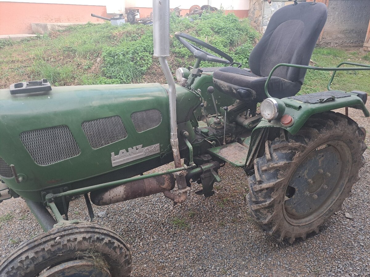 Malotraktor tovarenskej výroby