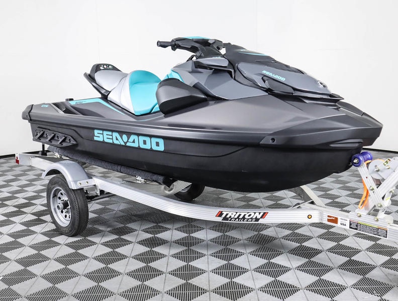 Vodný skúter Sea Doo GTR 230 na prenájom