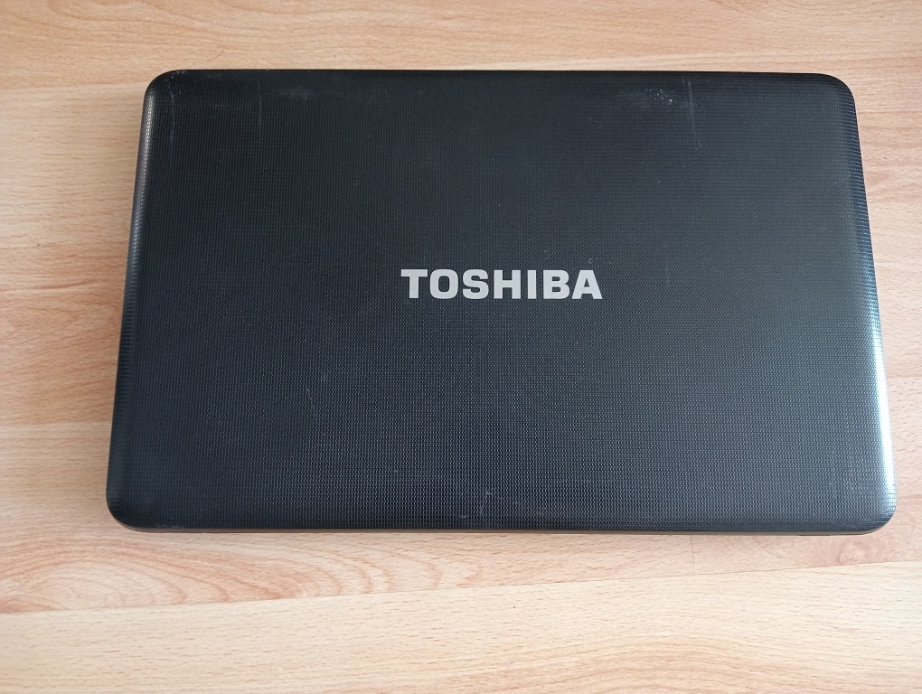 rozpredam na diely notebook Toshiba satellite c850