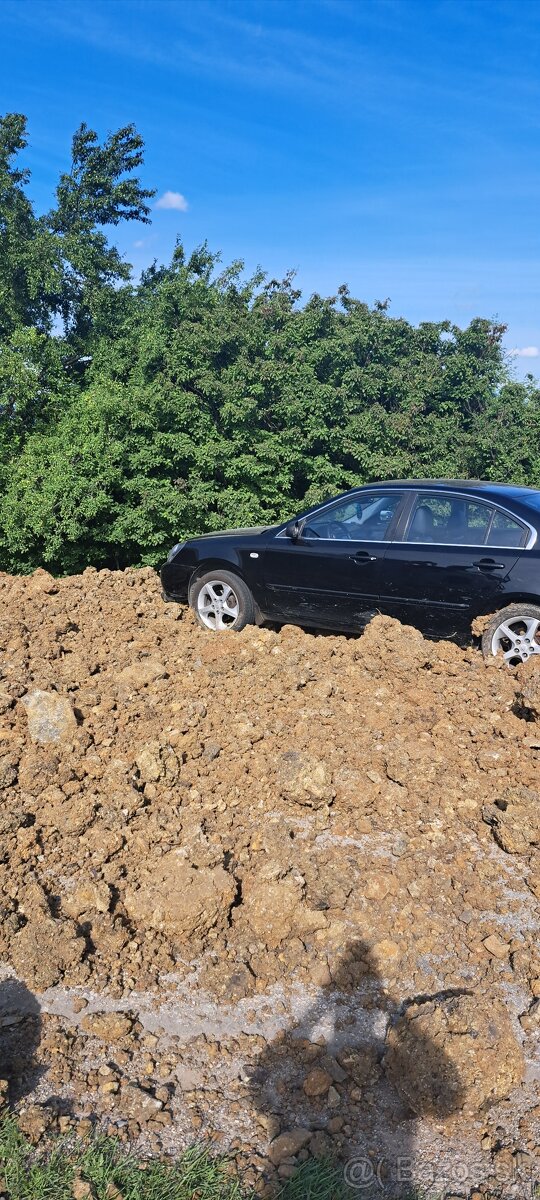 Kia Magentis poškodená