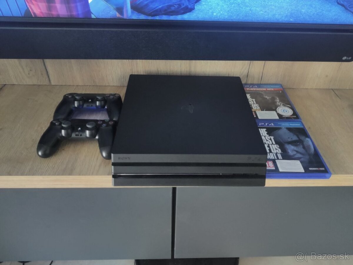 PS4 Pro 1TB (fotka)