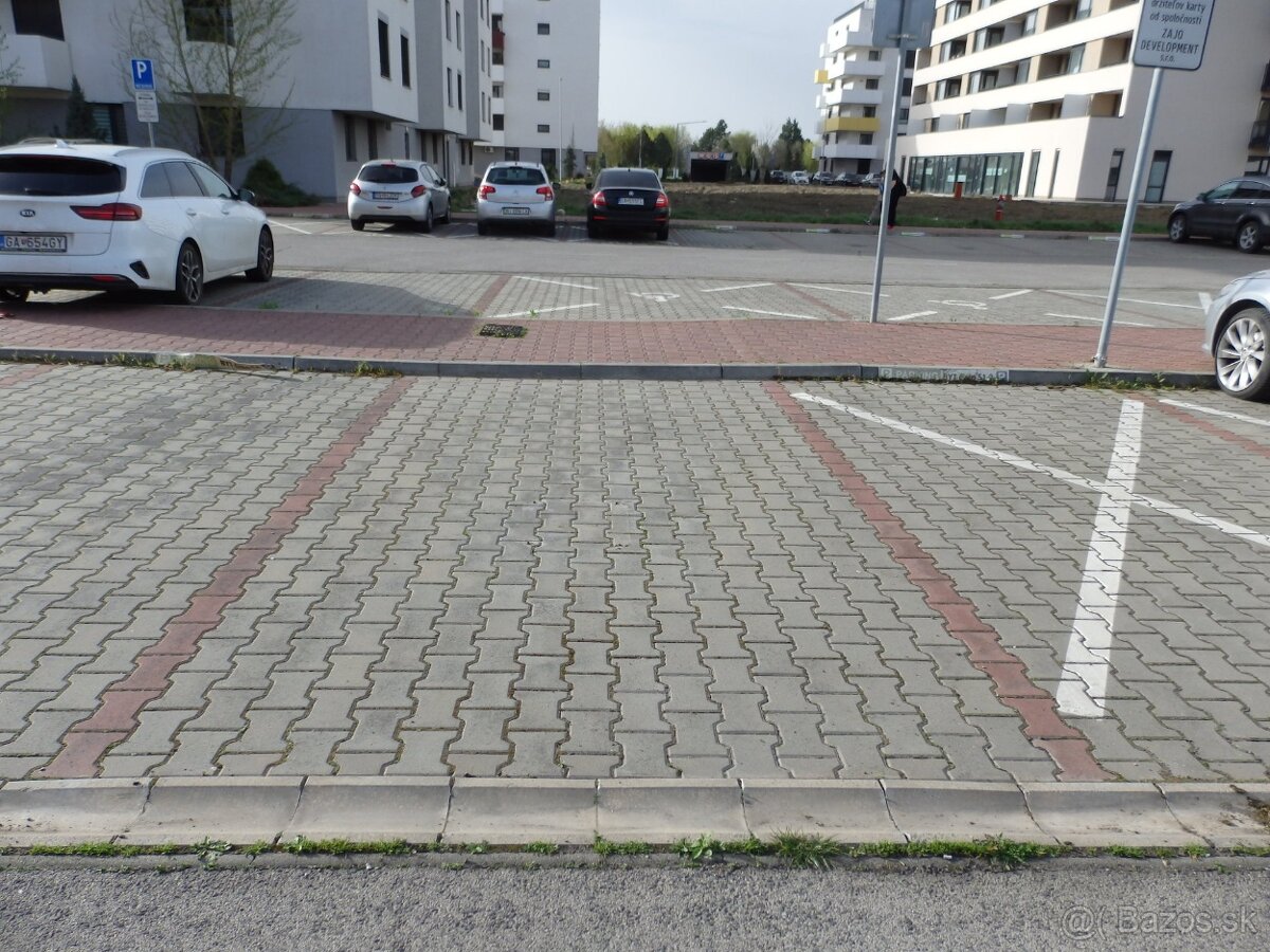 Vonkajšie parkovacie miesta o výmere 13m2, 12m2 v Galante