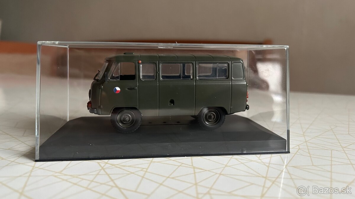 UAZ 452 ČSĽA 1:43 + vozík