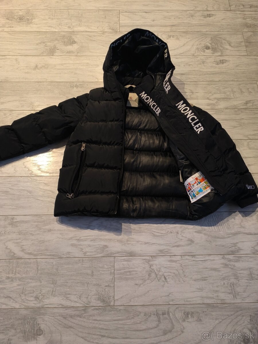 Kvalitná zimná bunda Moncler