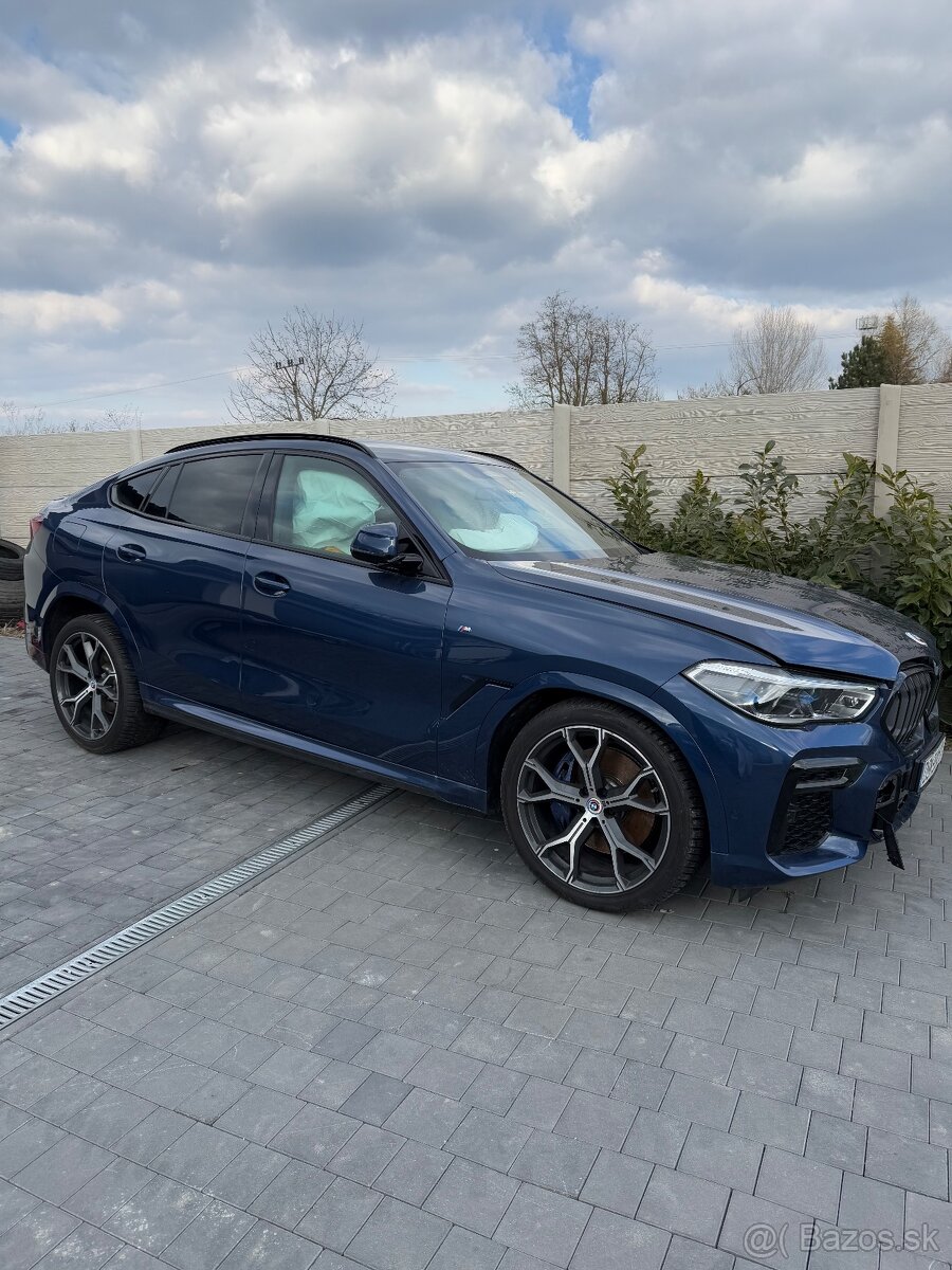 Predám búrané auto bmw x6 40i xdrive 2022