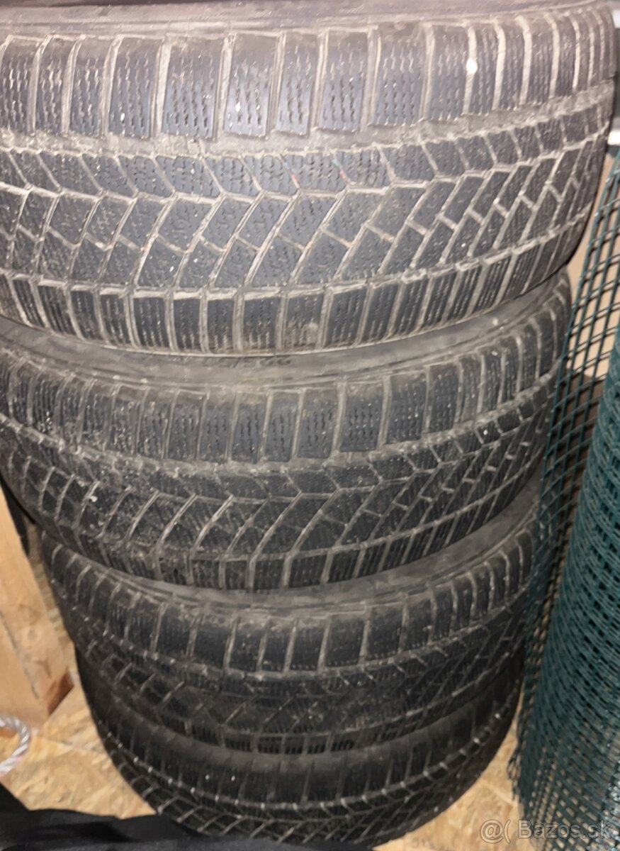 Zimne pneu 225/50 R18 99V - 4 kusy za 100e