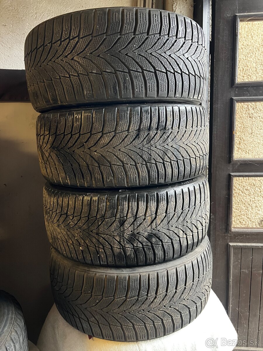 235/40 R18