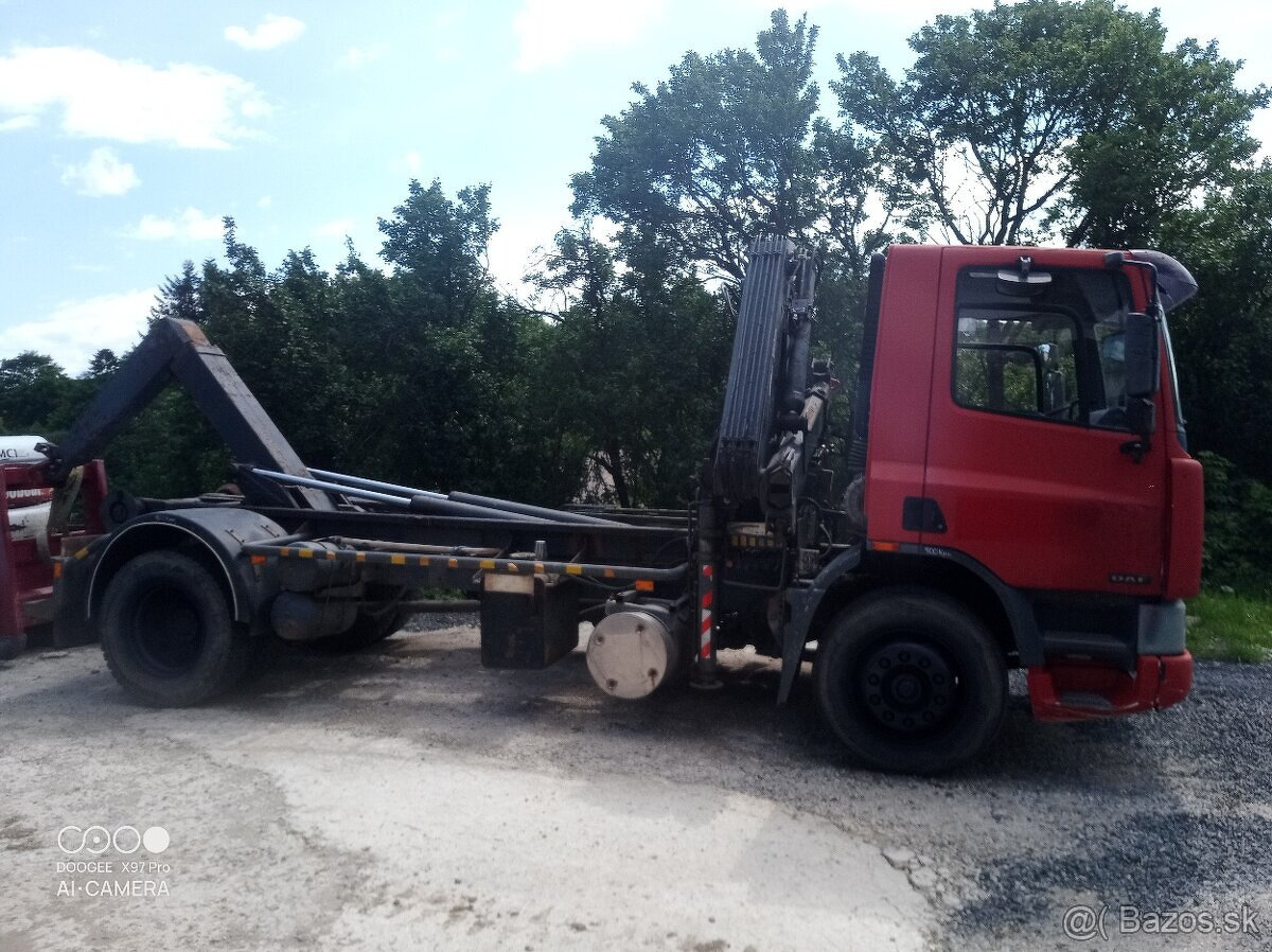 DAF 65.210 hakový nosič + hydraulická ruka 4T+ vidly