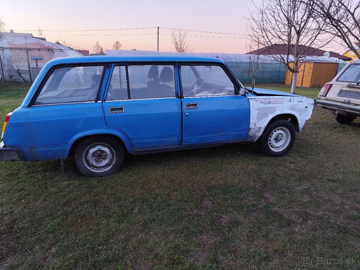 Lada 2104..