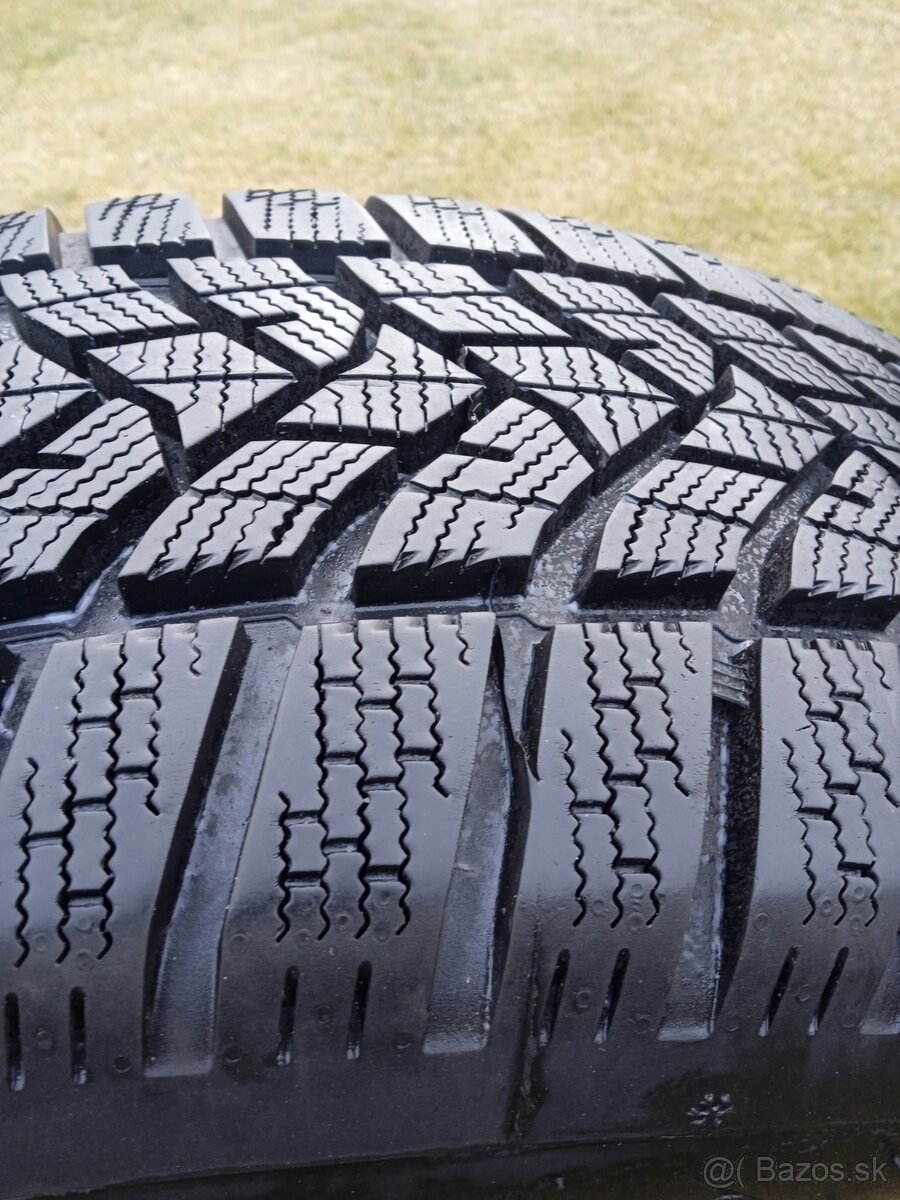 215/60 r16 zimné pneu.8 mm DOT.4523