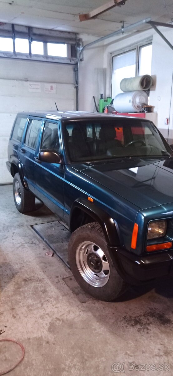 Predám jeep Cherokee xj