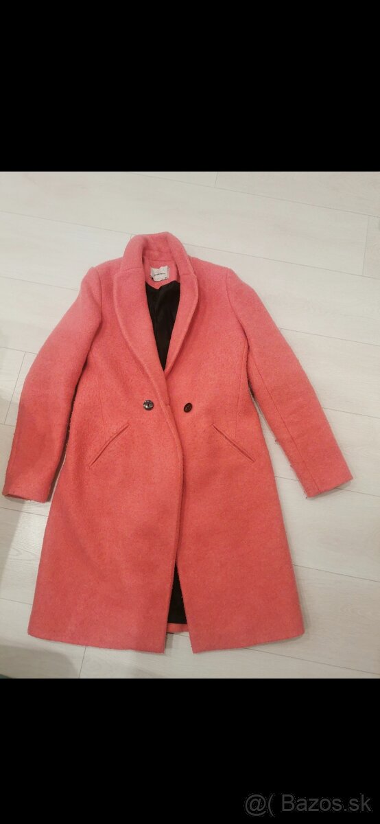 Ružový prechodný kabát
