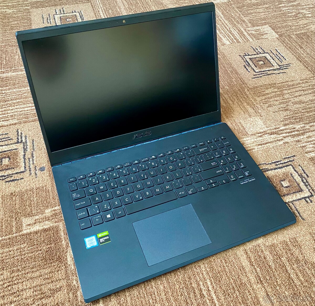 Predám Notebook ASUS VivoBook 15 i7-9750H GTX 1650 4GB