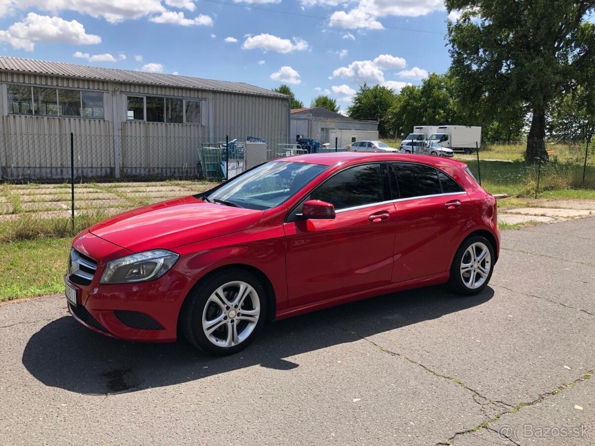 Mercedes Benz A180 2015 Urban Benzín Automat 90kW 1595cm3