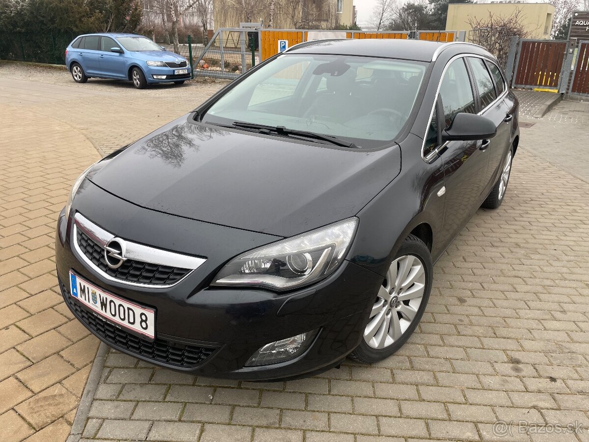 Opel Astra J 1.7 xenon led ťažné zariadenie