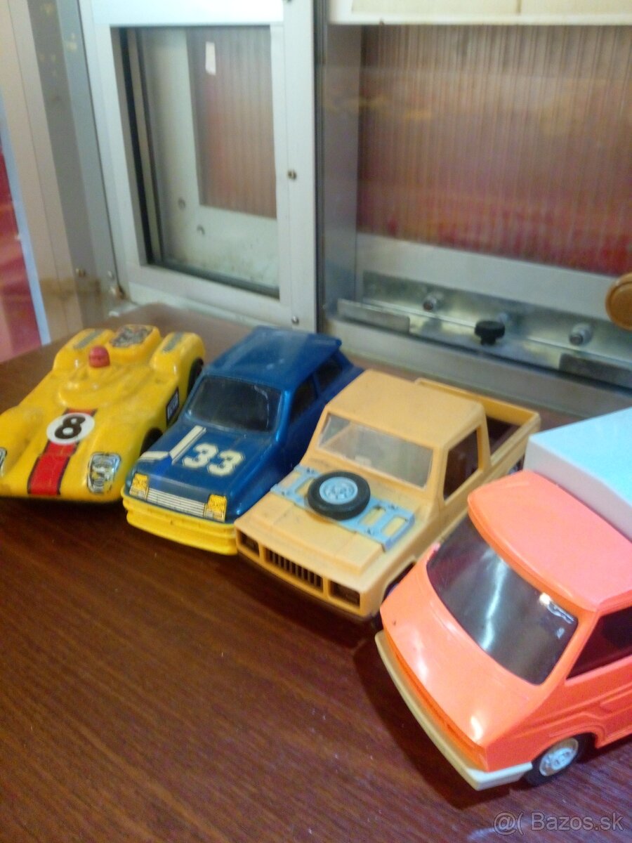 Staré hračky autíčka