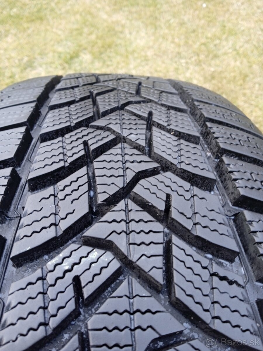 215/60 r16 zimné pneu.8 mm  DOT.4523