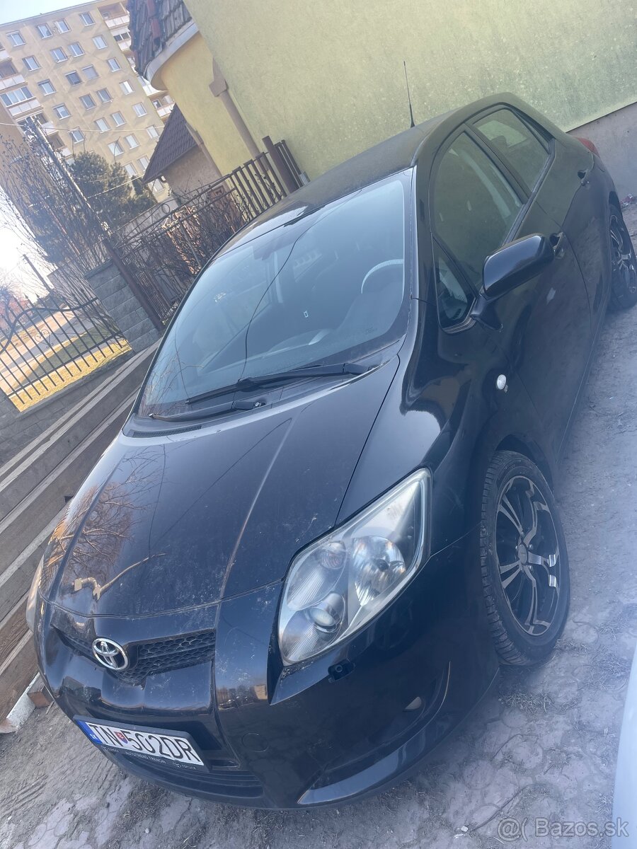 Predam toyota auris2.2 dizel