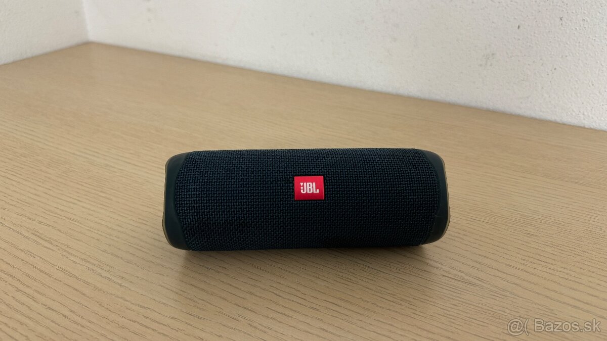 JBL FLIP 5 Čierny