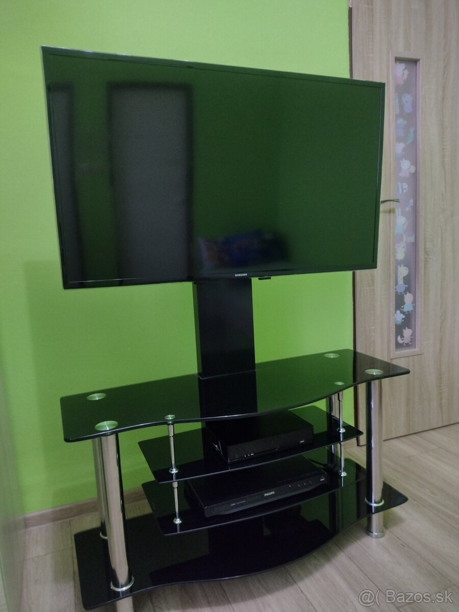 Sklenený TV stolík (Fiľakovo)
