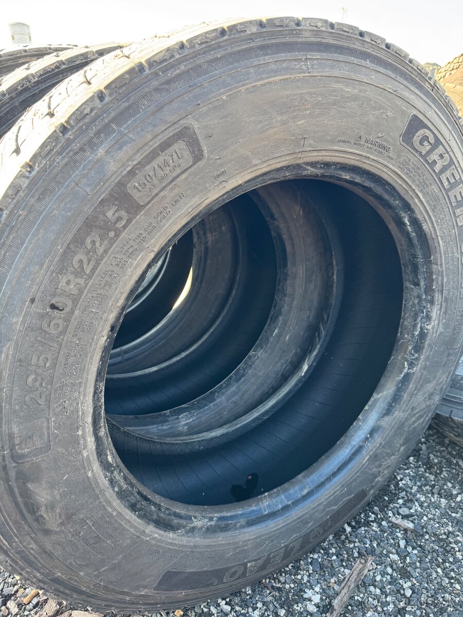 Predám pneu 295/60R22,5