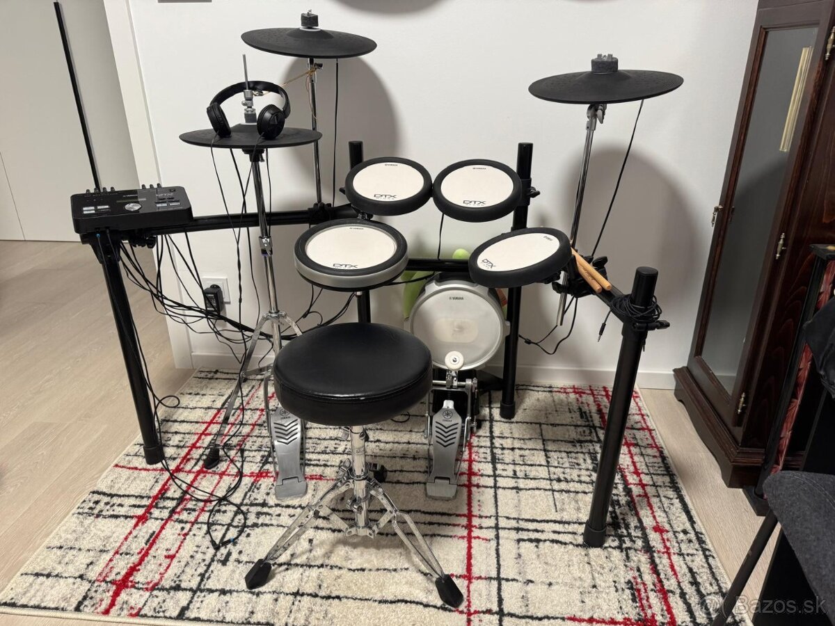 BUBNY - Yamaha DTX582K Electonic Drum Kit - NOVÉ (7/24)