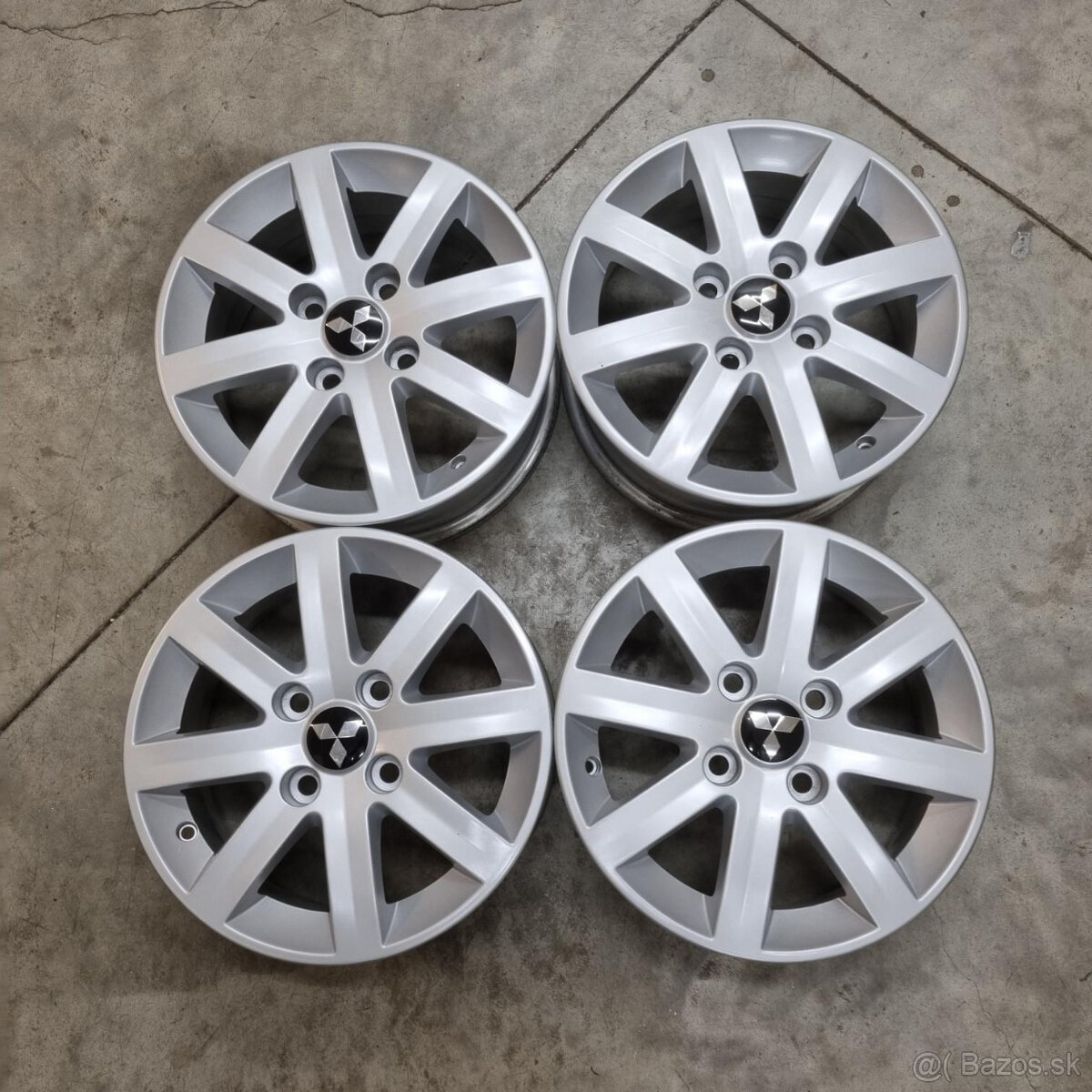 Mitsubishi disky 4x114.3 R15 ET46