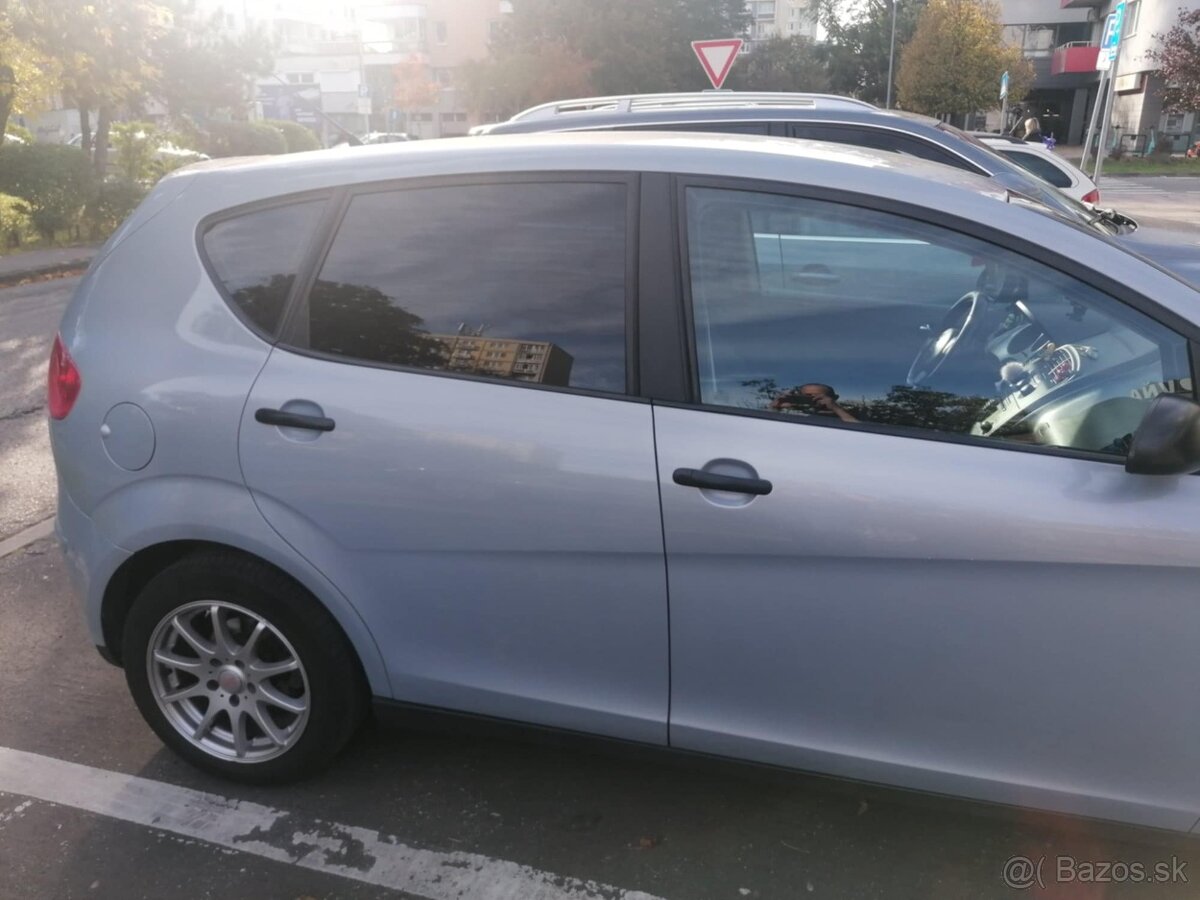 Predám  osobne   auto  seat  altea