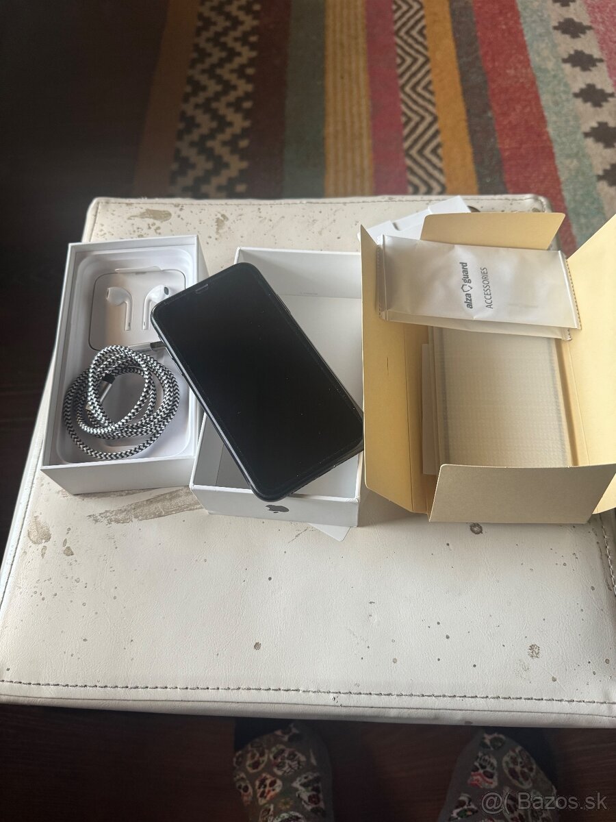 Predam iphon xr 128gb