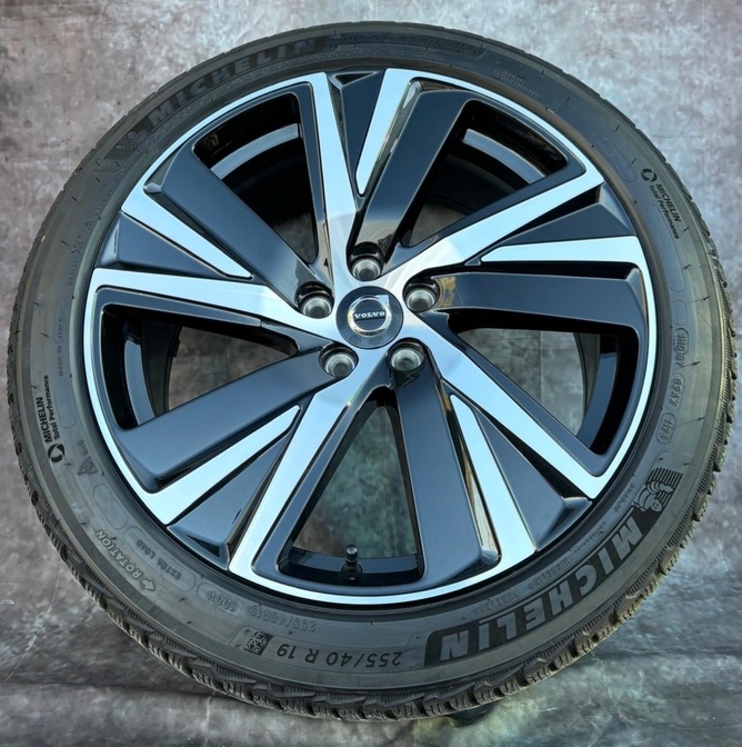 Zimní sada Volvo V90/S90 255/40R19 100V