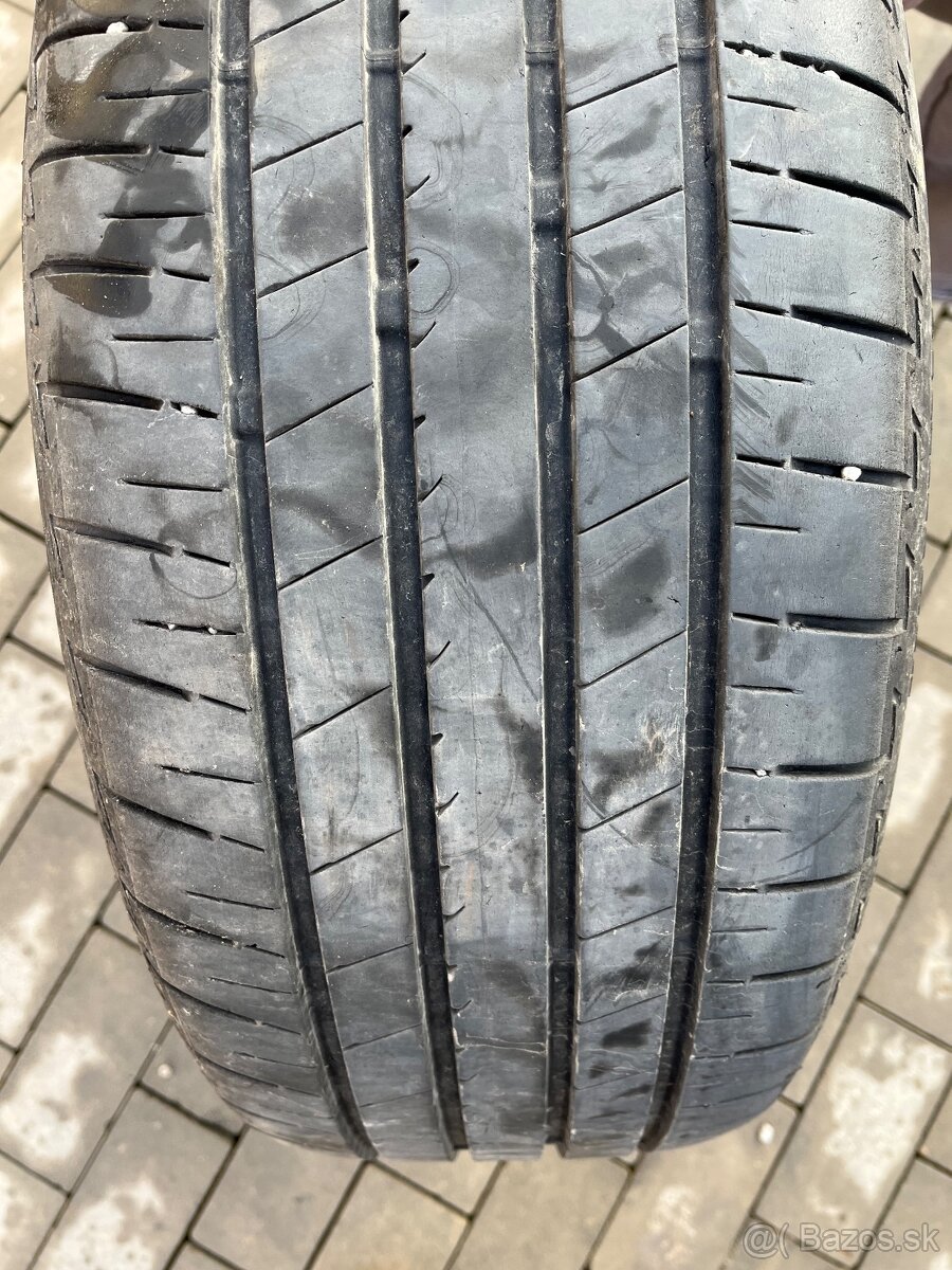 225/45R19 letne