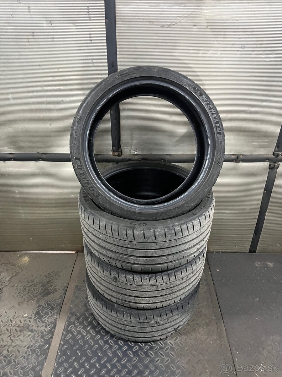 Michelin Pilot Sport 4 235/35R19