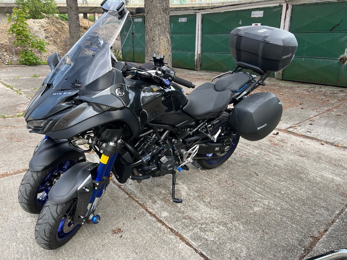 Yamaha Niken 85kw neobvyklá športovo-turistická motorka