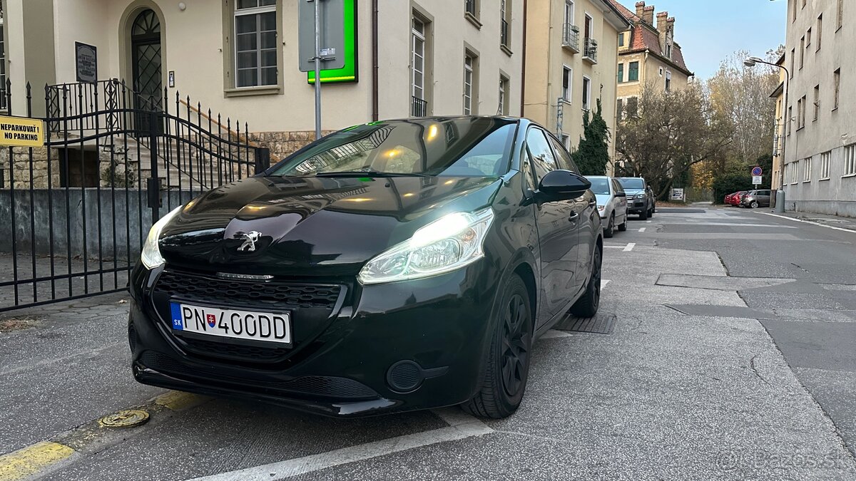 Peugeot 208 1.2 len 102 000 km