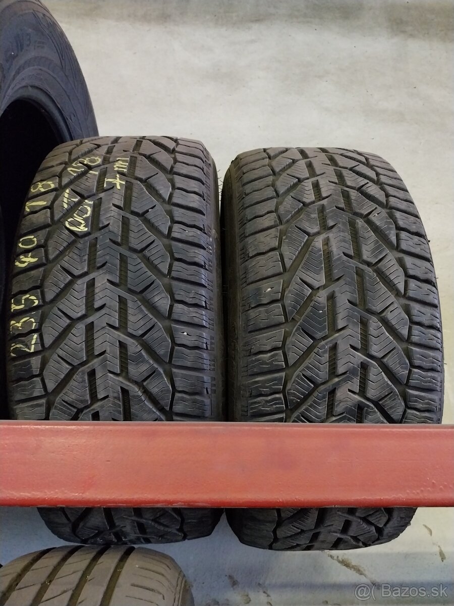 Pneu 235/40R18