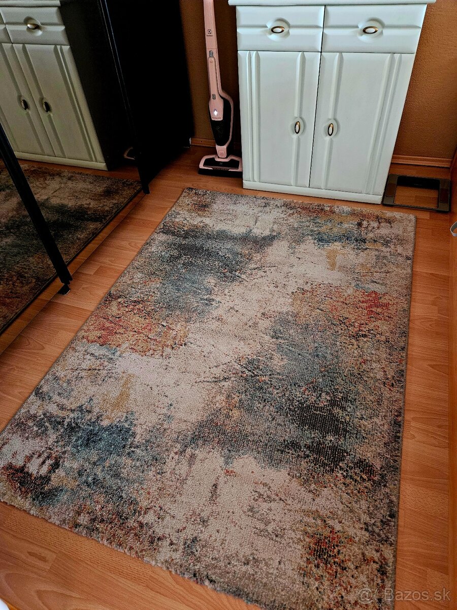 Krásny mensí koberec