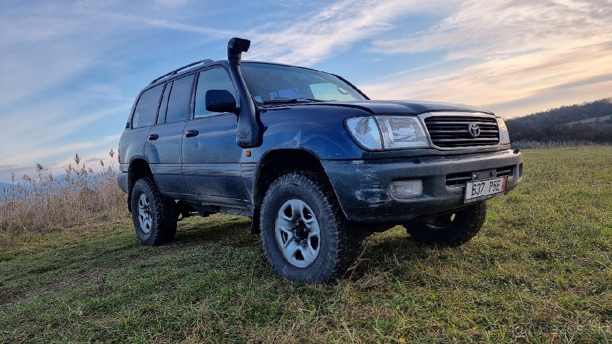 Toyota LAND CRUISER 100