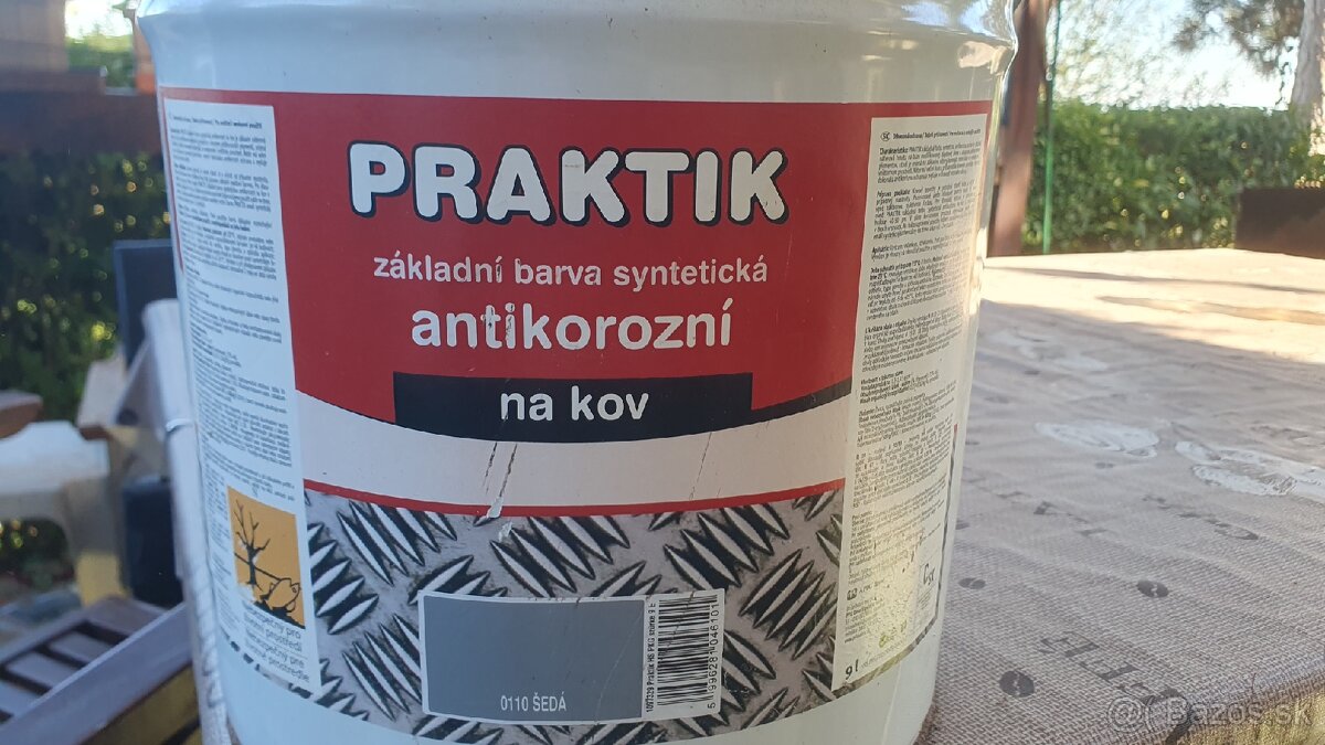 Predám syntetické farby v 9litrovych plechovkach