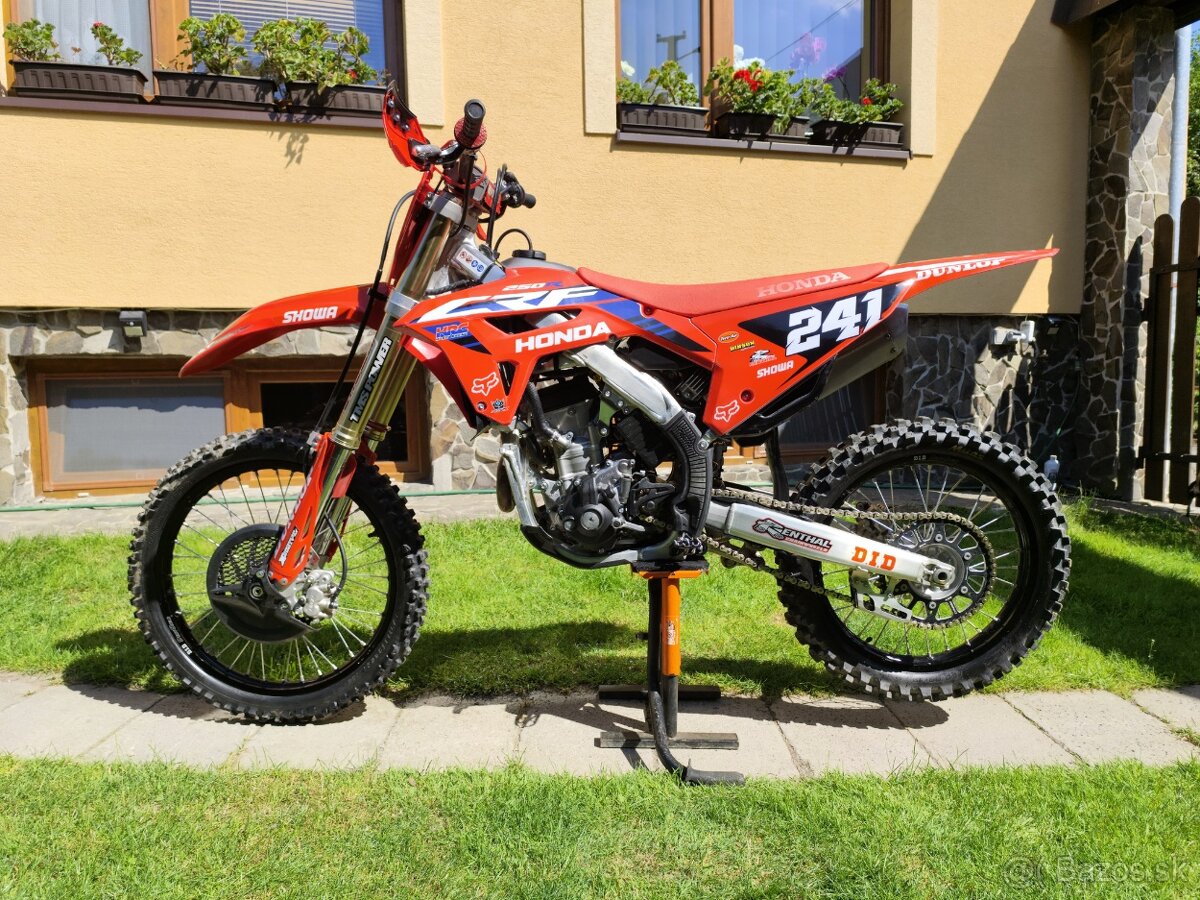 Predám Hondu CRF 250R 2022. Najazdené 55mth. Motorka je vo v